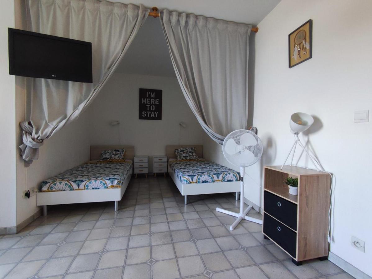 Studio Meuble Classe 2 Etoiles - 30M² Gréoux-les-Bains Buitenkant foto